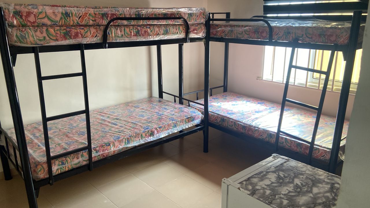 8 Man Room Hostel - Image 7