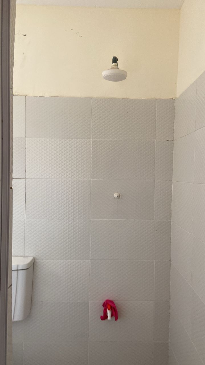 8 Man Room Hostel - Image 5